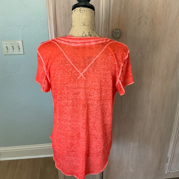 We the Free Free People Kia Henley Button T-Shirt strawberry burnout paper thin - Picture 10 of 15
